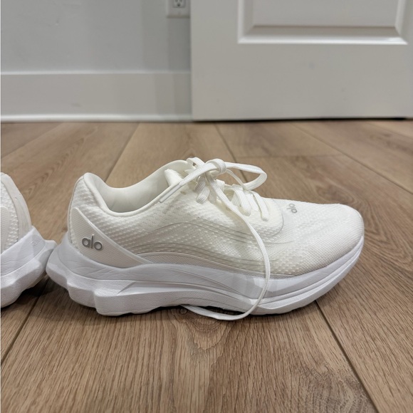 ALO Runner White Sneakers Womens Size 6.5 - Picture 8 of 16